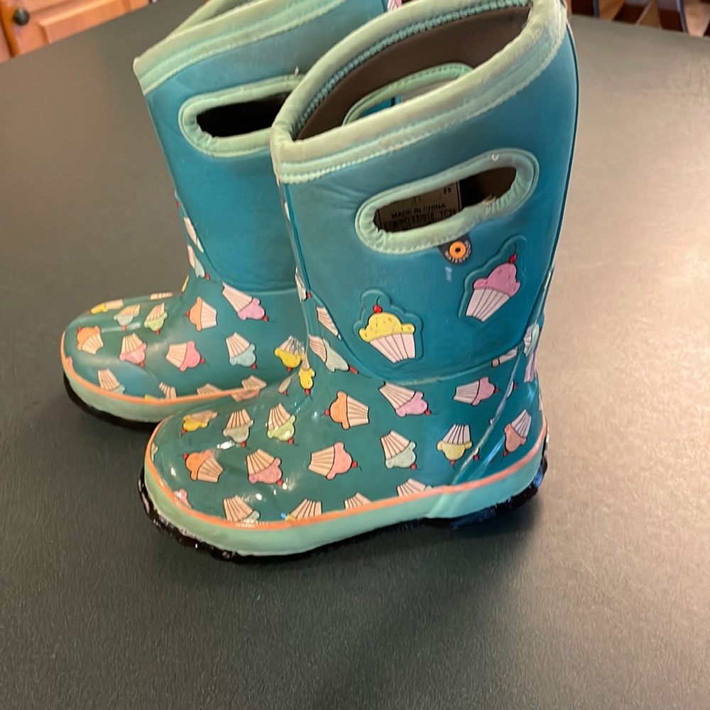 Girls big boots Size 11